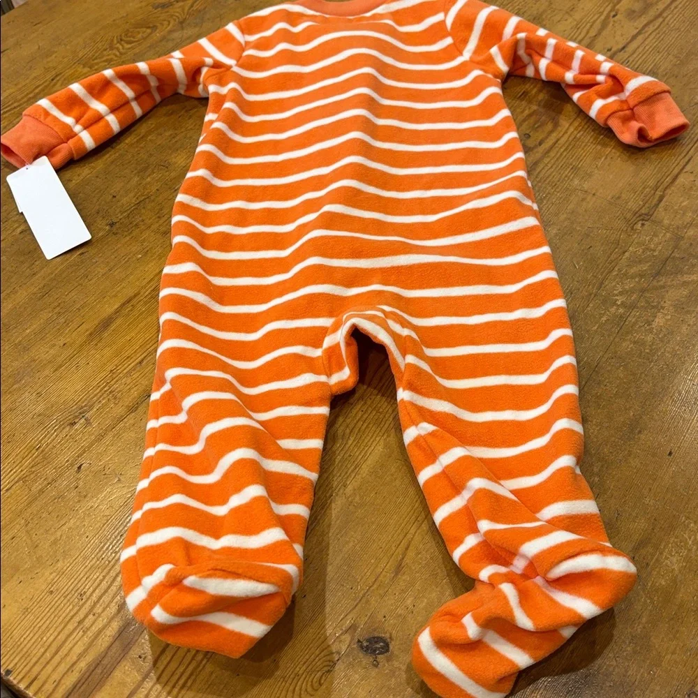 Carter's‎ pumpkin sleep n play NWT 6M